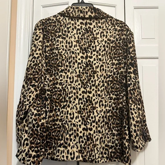 Kim Roger's XL woman's Leopard print jacket. - Picture 3 of 3